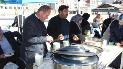 Kars’ta Gazze yararına hayır çarşısı kuruldu