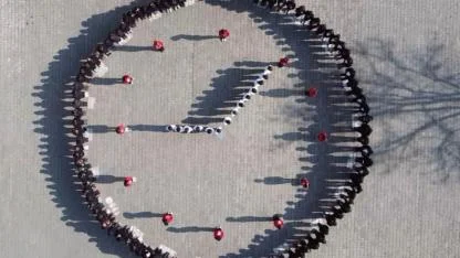 Kars'ta ilkokul öğrencilerinden "Saat 09.05" koreografisi