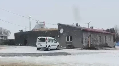 Kars’ta yüksek kesimlere kar yağdı