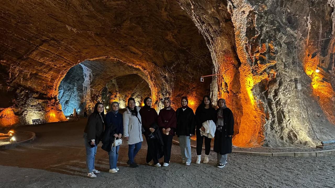 KAÜ öğrencileri tuz mağaralarını gezdi