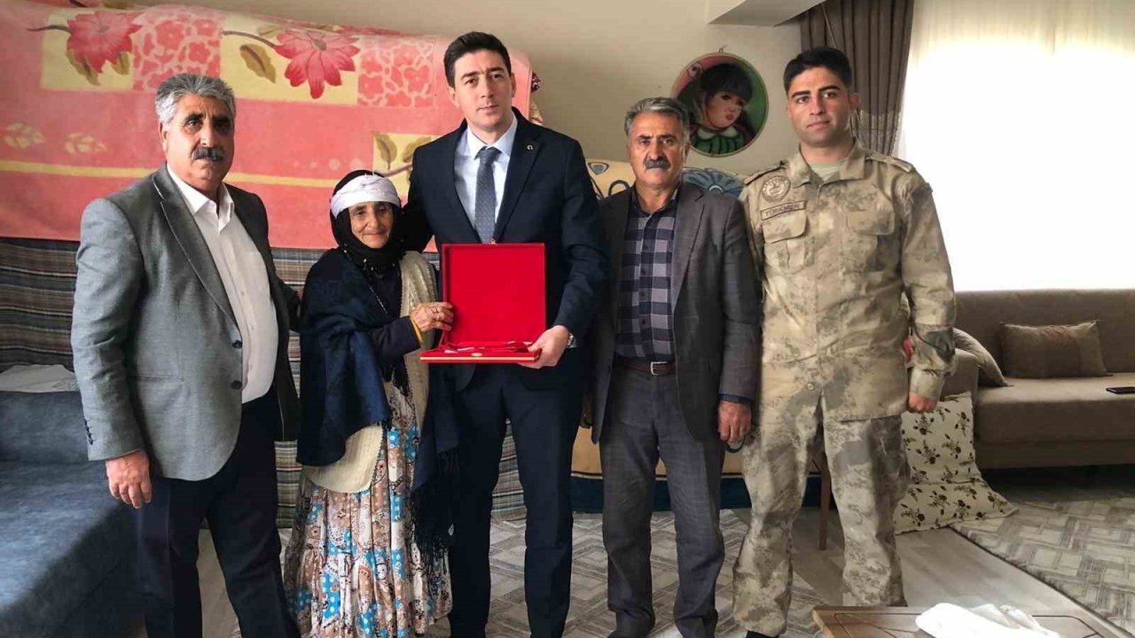 Kaymakam Erdoğan’dan şehit ailesine ziyaret