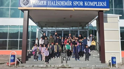 Köy okullarında ki öğrenciler sinema ile tanıştı