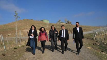 Köylerdeki çocuklar okusun diye öğretmenler seferber oldu