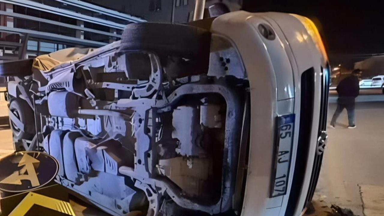 Minibüs ile kamyonet çarpıştı