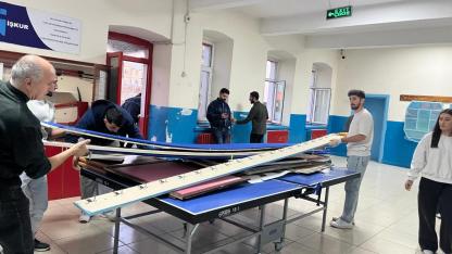 Sarıkamış'ta gönüllü öğrenciler el birliğiyle okulu yeniledi