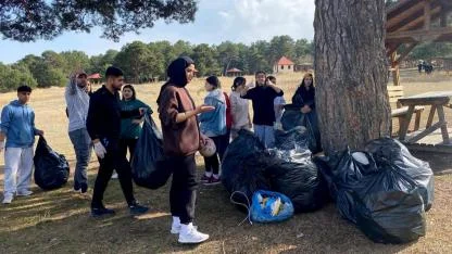 Sarıkamış'ta öğrencilerden çöp toplama etkinliği