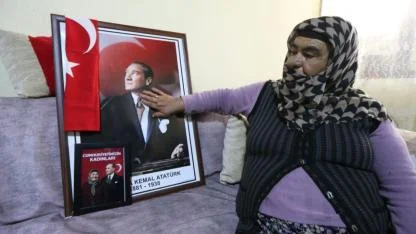 Seher nine, ilkokulda öğrendiği Atatürk şiirlerini unutmuyor