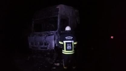 Seyir halindeki tır alev alev yandı