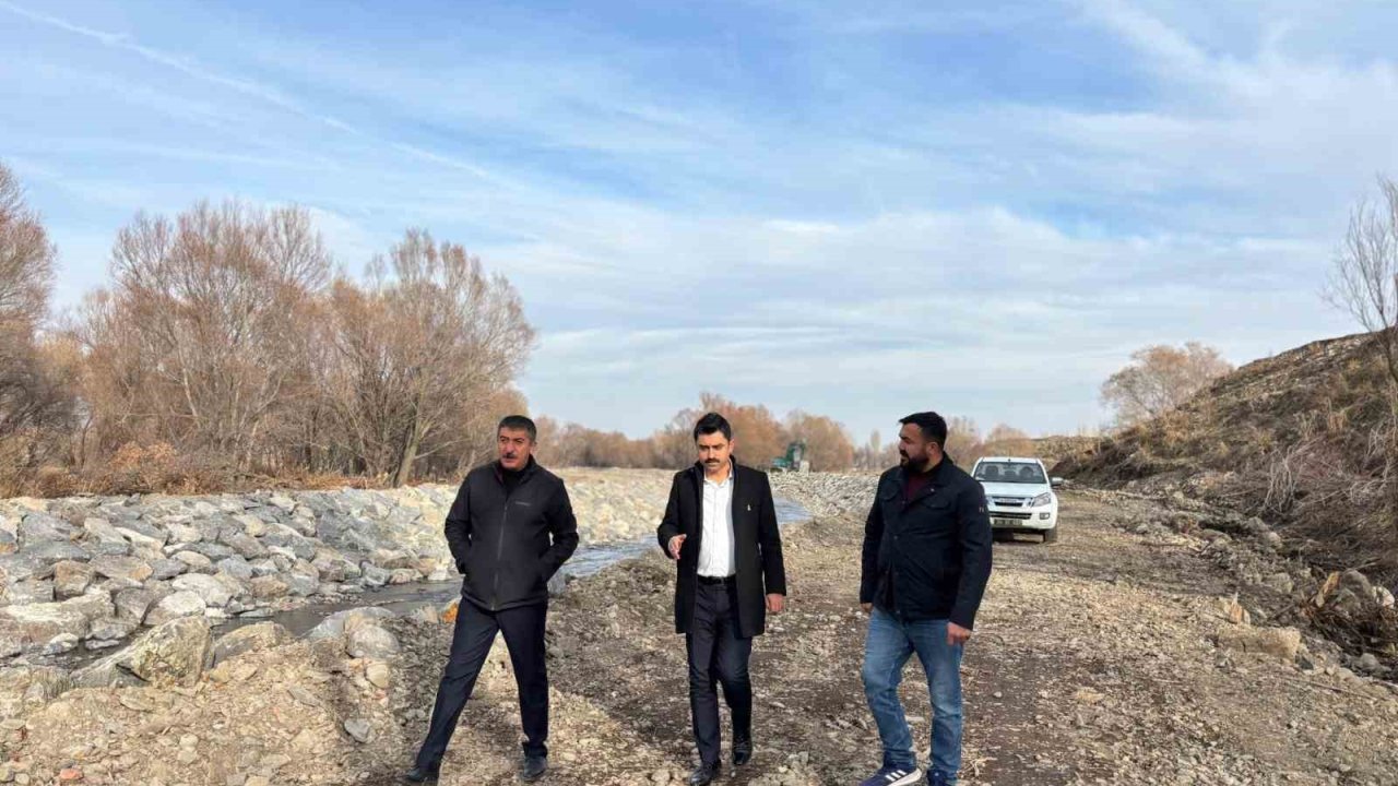 Susuz Çayı’nda dere ıslahı ve taşkın koruma çalışmaları sürüyor