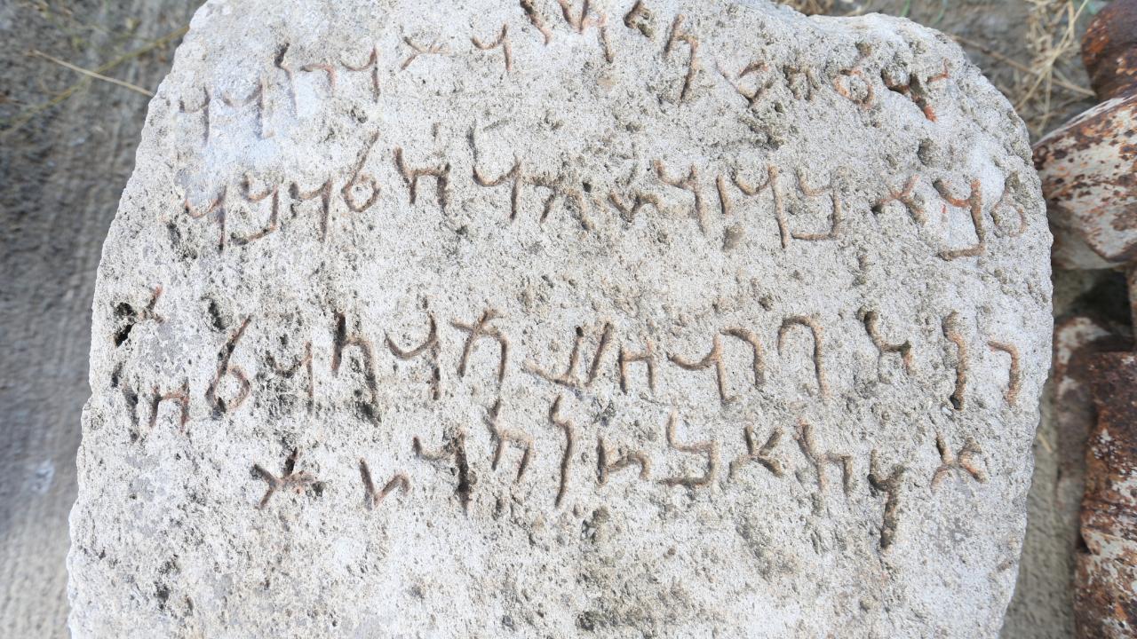 Tarihçileri heyecanlandıran Aramice yazıt Kars&#039;ta çözümleniyor