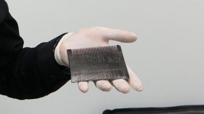 Tarihi objeler koleksiyonuna tılsımlı tarak ekledi