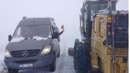 Tipide mahsur kalan 4 turist kurtarıldı