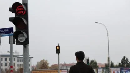 Trafik sinyalizasyonlarında "Şiddete Hayır Kadına Saygı" mesajı