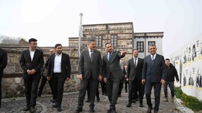 Vali Çiftçi, "Dil ve Edebiyat Konağı"nı inceledi, "Edebiyat Sokağı"nda gezdi