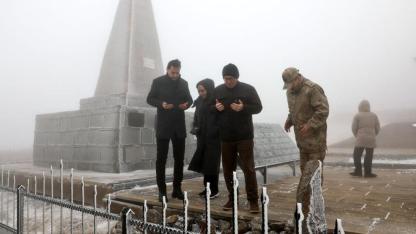 Vali Polat'tan Allahuekber Şehitliği'ne ziyaret