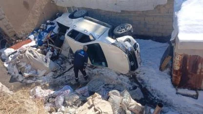 VEDAŞ personelini taşıyan araç kaza yaptı