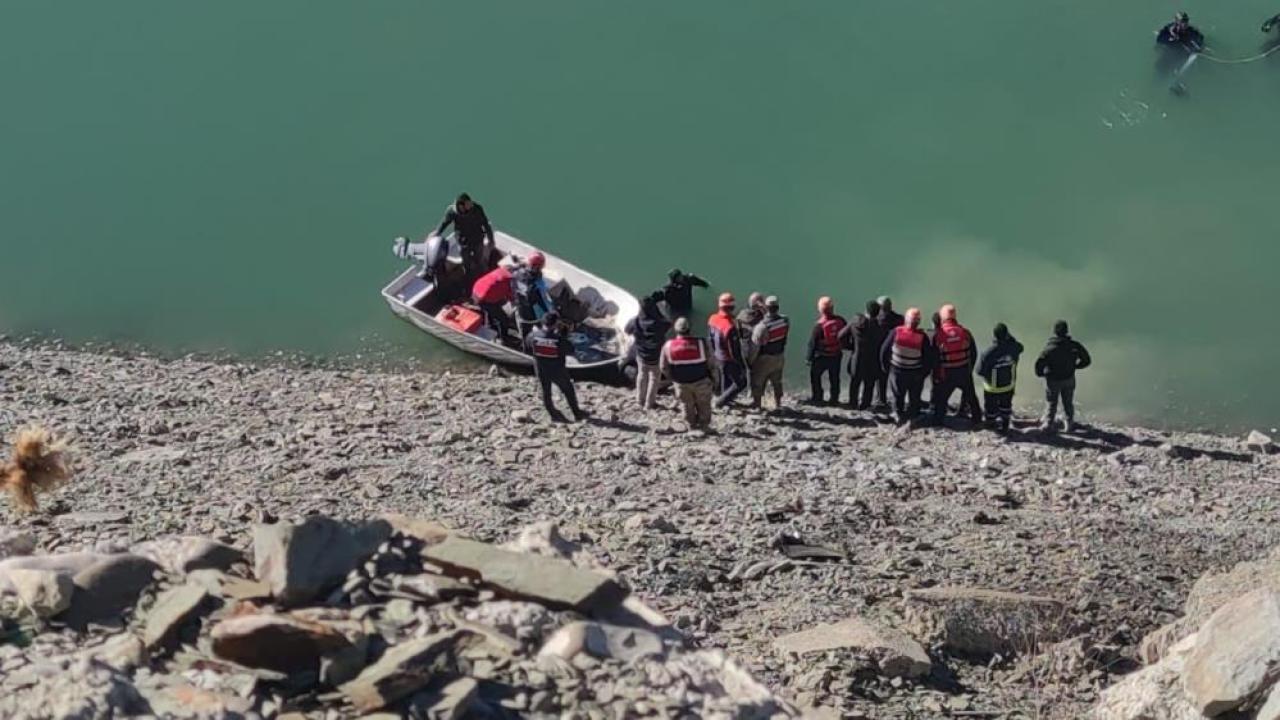 Zernek Barajı’na araç uçtu: 2 ölü