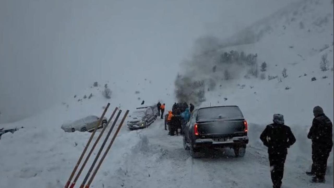 3 çoban sürü ile birlikte çığ altında kaldı