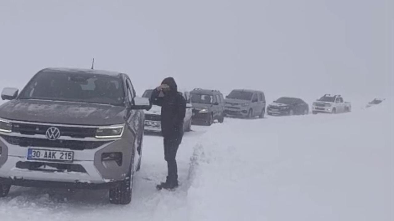 50 araç tipi nedeniyle yolda mahsur kaldı