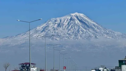 Ağrı Dağı ihtişamıyla göz kamaştırıyor