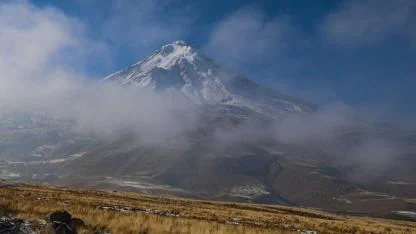 Ağrı Dağı sis bulutlarıyla kaplandı