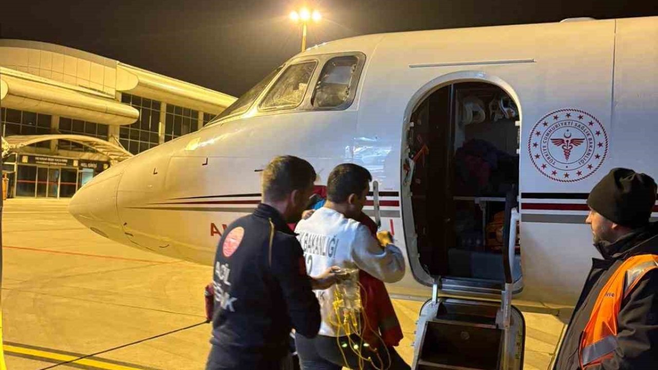 Ağrı’da karaciğer yetmezliği gelişen çocuk uçak ambulansla Ankara’ya sevk edildi