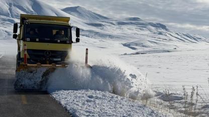 Ağrı'da kardan kapanan 354 köy yolu ulaşıma açıldı