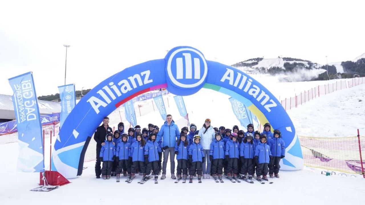 Allianz Türkiye ‘Dağ Gibi Arkanızdayız’ projesiyle Palandöken’de kız çocuklarını kayak sporuyla tanıştırdı