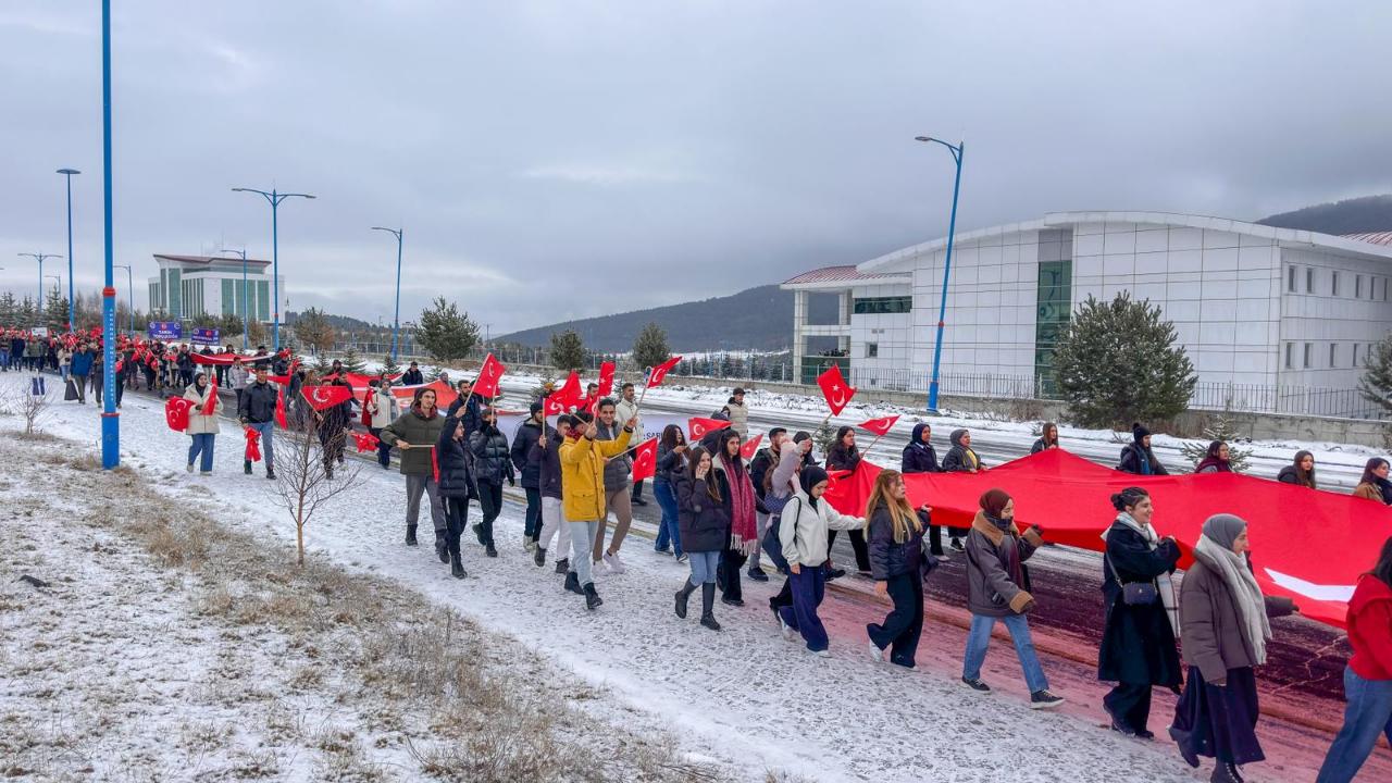 Ardahan'da öğrenciler Sarıkamış şehitleri için yürüdü