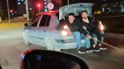 Arızalanan araca yardım etme yöntemi hayrete düşürdü