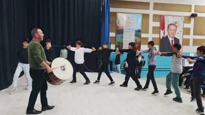 Aşkaleli öğrenciler halk oyunları yarışmasına iddialı hazırlanıyor