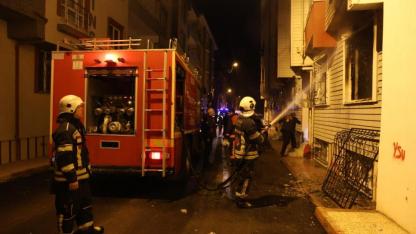 Binada çıkan yangında 2 kişi dumandan etkilendi