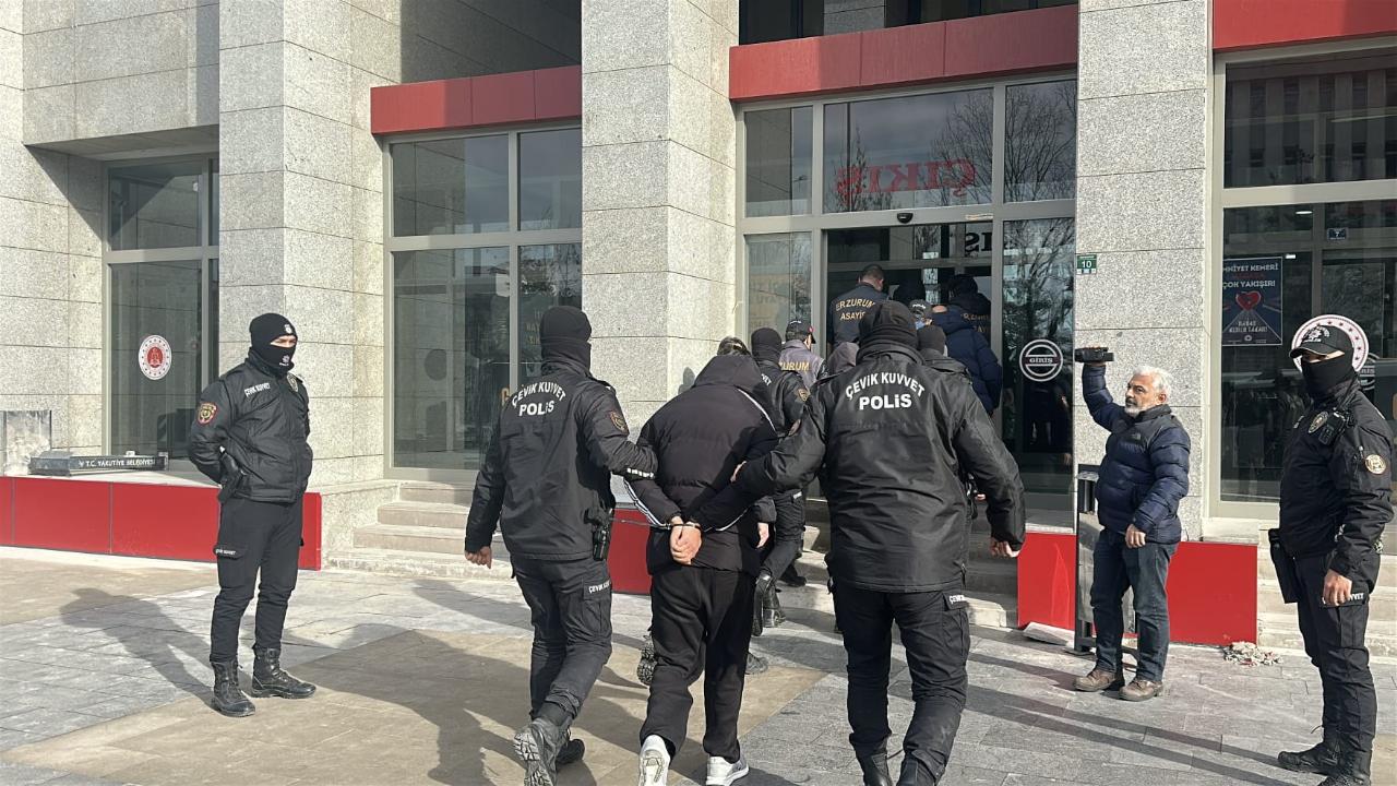 Bir kişinin öldüğü bıçaklı kavganın üç zanlısı tutuklandı