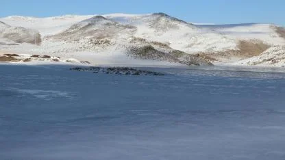 Buzla kaplanan Derecek Barajı dronla görüntülendi