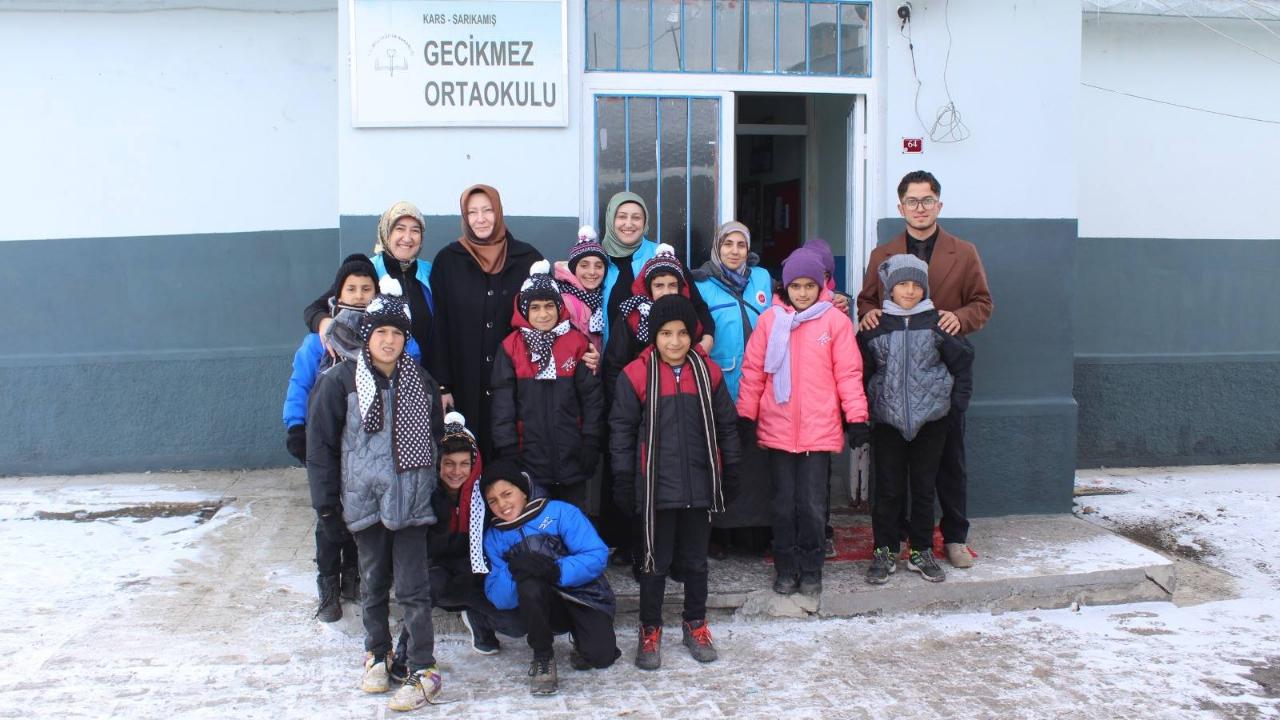 Çocukları ısıtan yardım