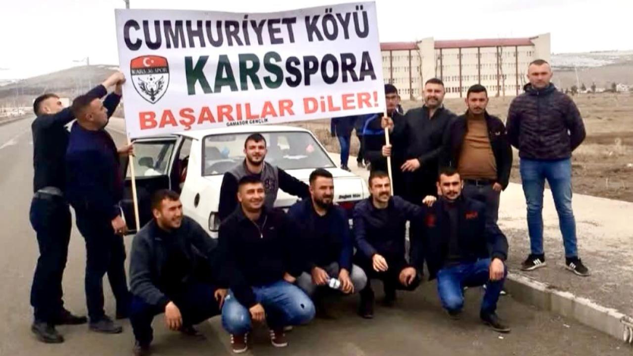 Cumhuriyet köyü gençlerinden Karsspor’a anlamlı destek