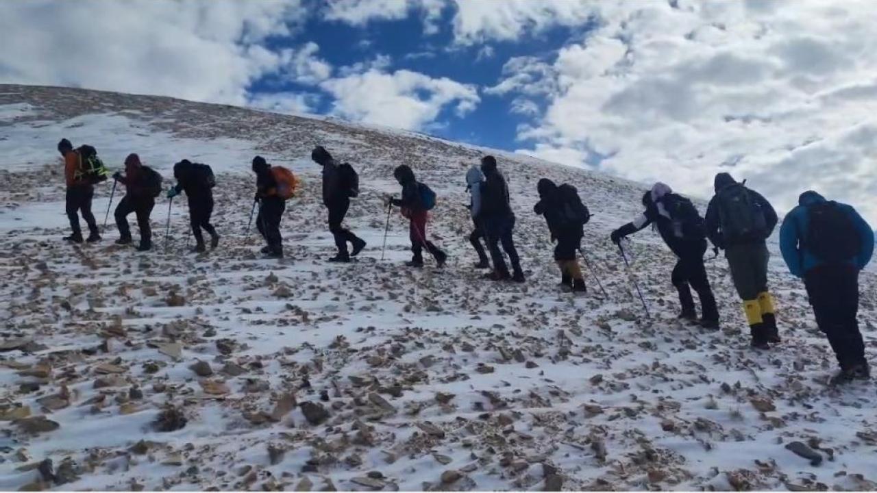 Dağcılar tırmanışlarıyla doğal güzellikleri keşfediyor