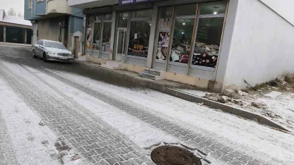 Diyadin’e mevsimin ilk karı düştü
