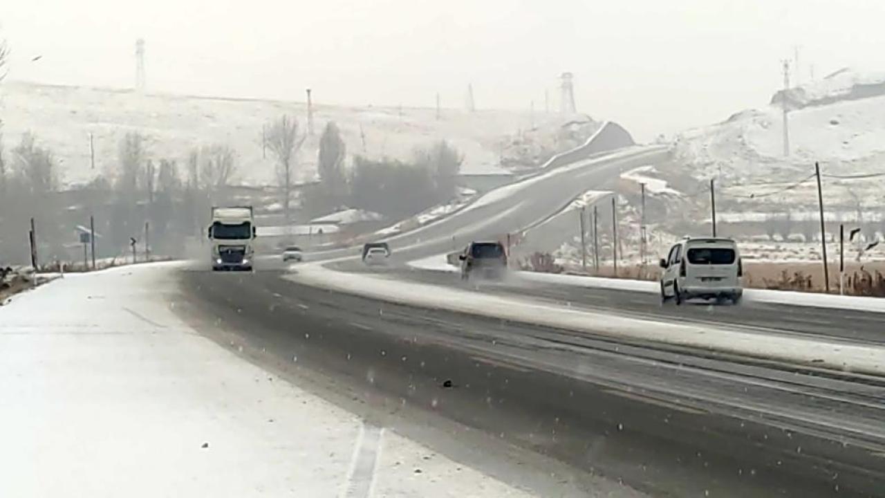Dolu yağışı ulaşımı olumsuz etkiledi