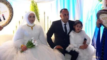 Düğün hayallerini 14 yıl sonra gerçekleştirdiler