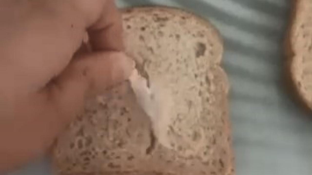 Ekmeğin içinden poşet çıktı