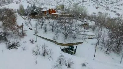 Erzincan'da 12 köy yolun ulaşım sağlanamıyor