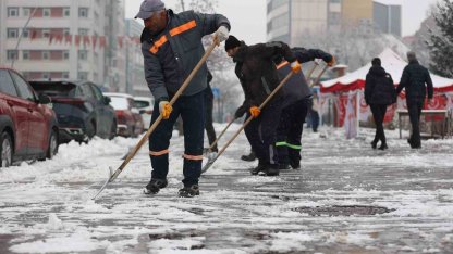 Erzurum Büyükşehir’den karla mücadele