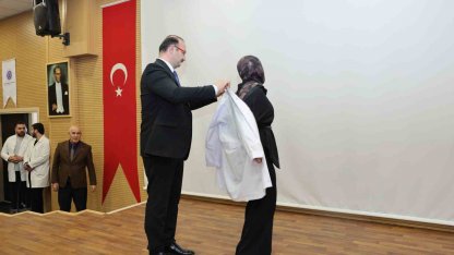 Atatürk Üniversitesinde beyaz önlük giyme töreni