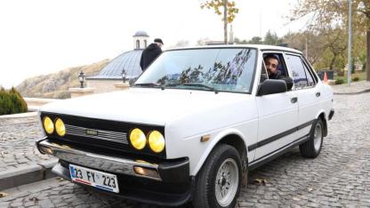 Gözü gibi baktığı aracına kimseyi galoşsuz bindirmiyor