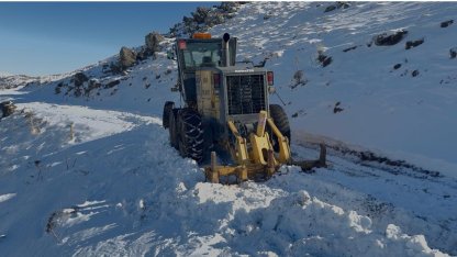 Greyder uçurumun kenarında güçlükle durabildi