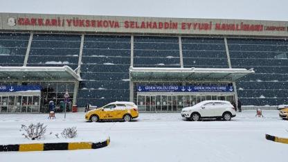 Hava ulaşımına kar engeli