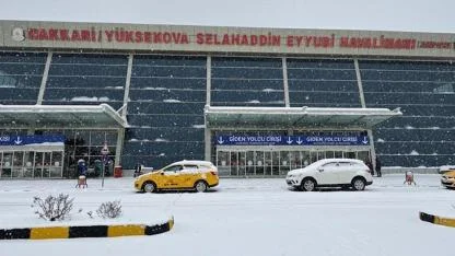 Hava ulaşımına kar engeli