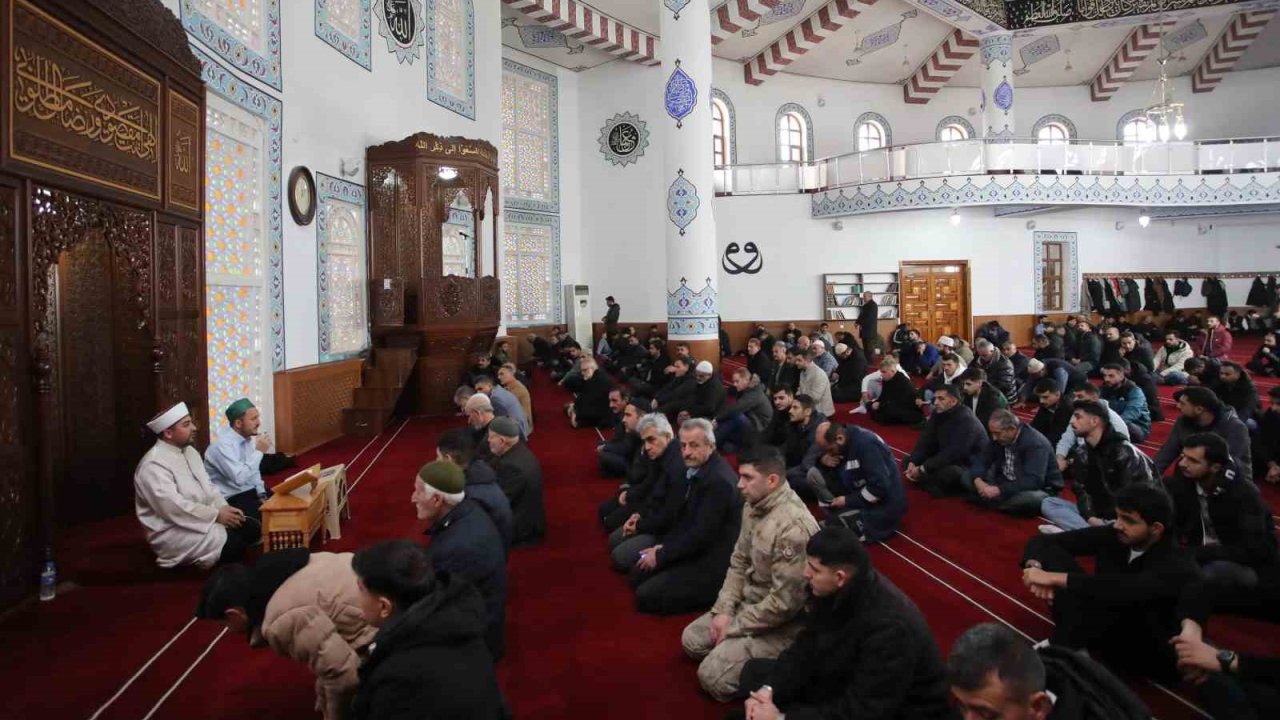 Hayatını kaybeden AİÇÜ öğrencisi Remziye Horuz İçin Mevlid programı düzenlendi