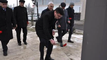 Haydar Aliyev, Kars’ta ki heykeli önünde anıldı